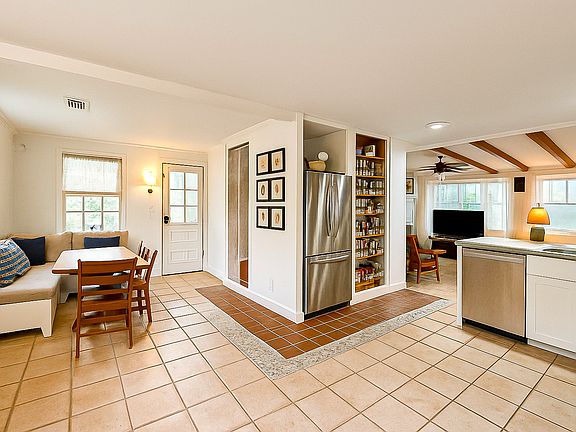 4th image of 502 N Palmway