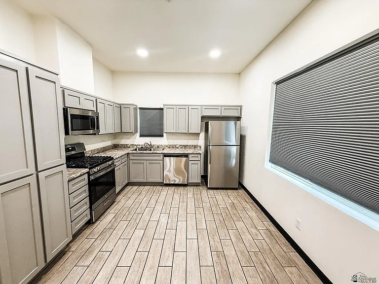 195 N 17th Ave #2 — Photo 8