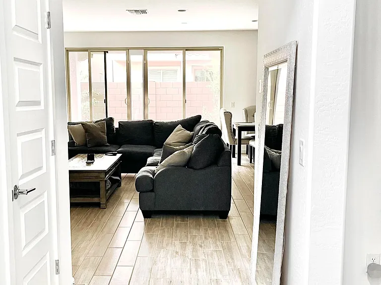 9906 E Texas Ave — Photo 4