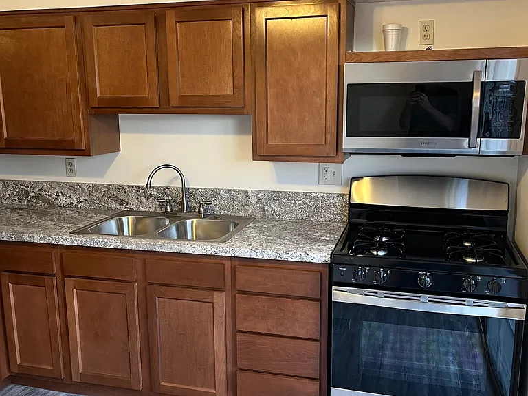205 E Glenn St — Photo 4