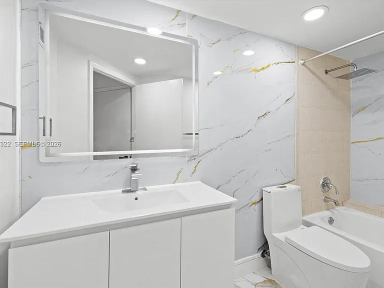 8290 Lake Dr #130 — Photo 17