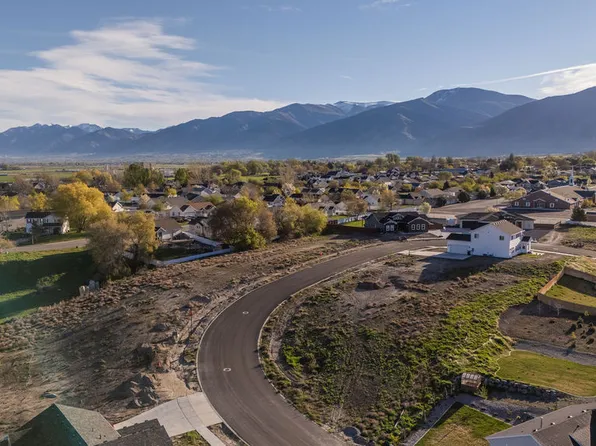 828 W 70 N, Hyrum, UT 84319