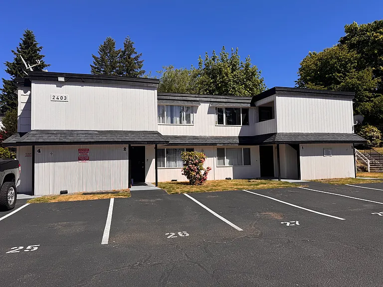 Cascade Terrace Apartments — Photo 12