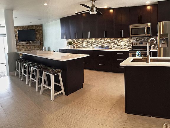 4th image of 1501 W Water St Suite 27