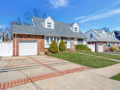 1735 Broadway, New Hyde Park, NY, 11040