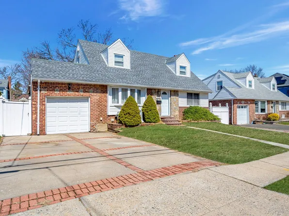 1735 Broadway, New Hyde Park, NY 11040