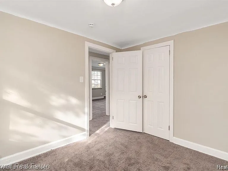 5574 Buckingham Ave — Photo 13