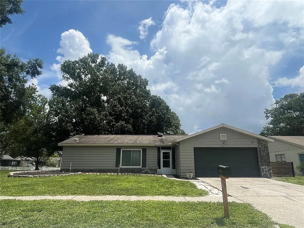 3 bed, 2.0 bath, 1477 sqft, $2,195 — Photo 2