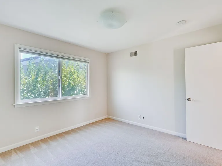 803 Runningwood Cir — Photo 38