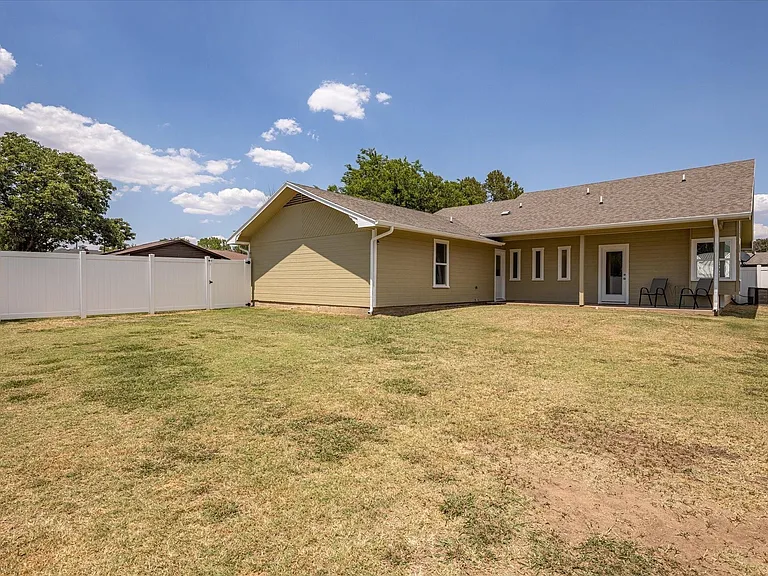 508 Pine Ln — Photo 29
