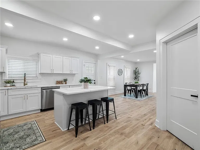 2295 Thurman Ave — Photo 9