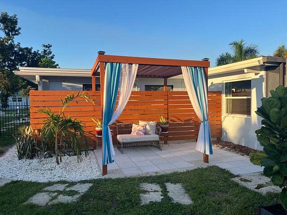 Pergola / Exterior Seating