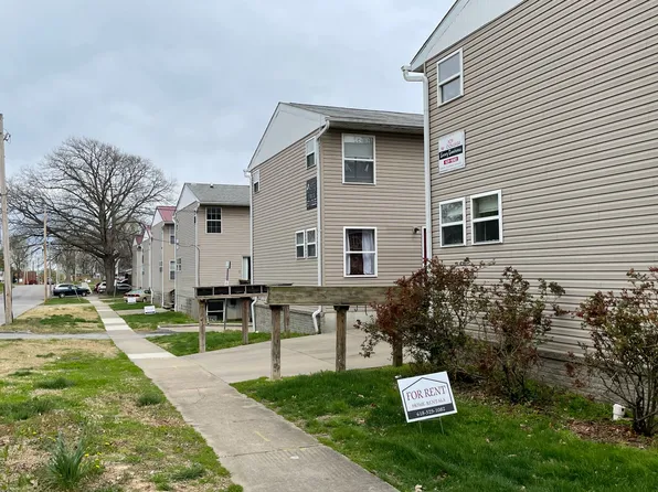 COL409, 409 W College St #2, Carbondale, IL 62901