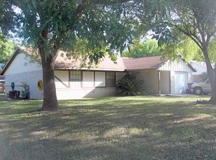 824 Ross Cir, Lockhart, TX 78644