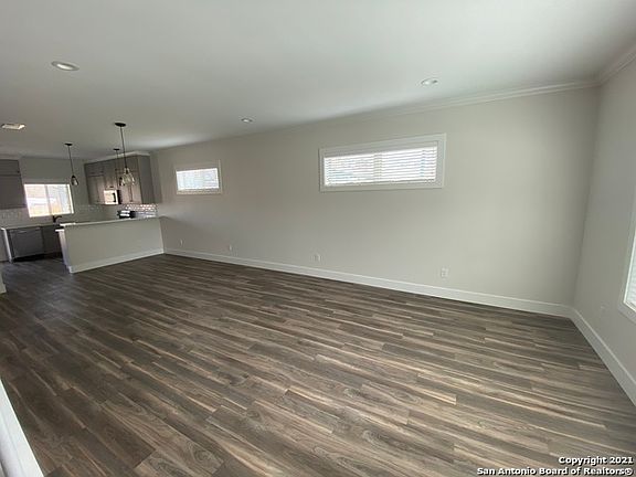 4th image of 619 Live Oak St