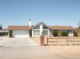 14422 Tonikan Rd, Apple Valley, CA 92307