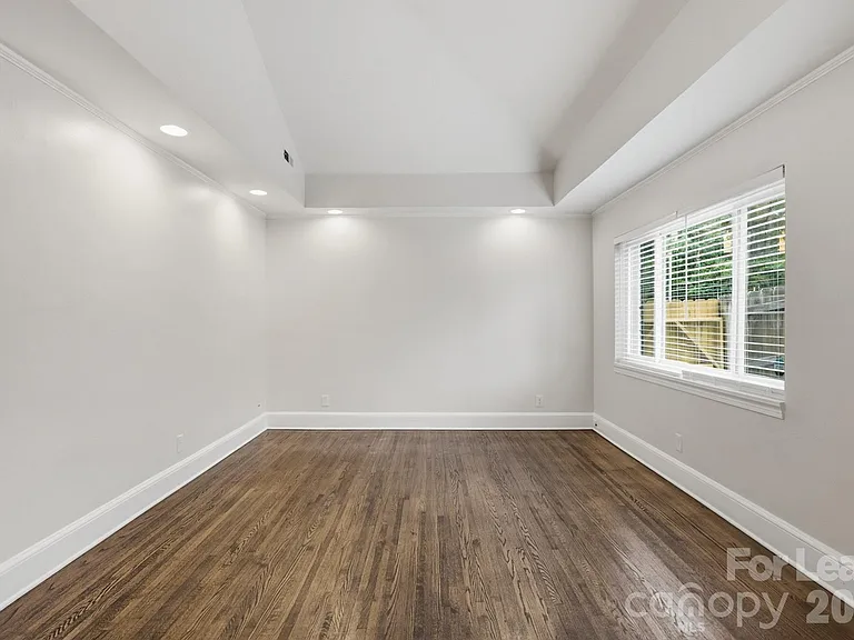 2525 Runnymede Ln — Photo 12