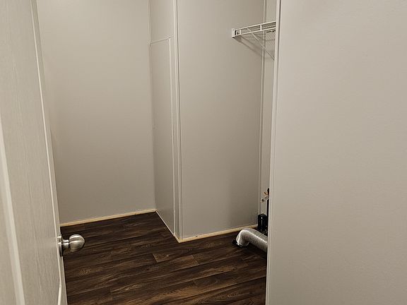5th image of 404 Plum St