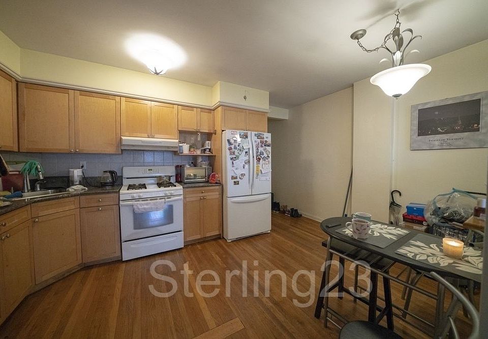 1st image of 2310 36th St APT 2R