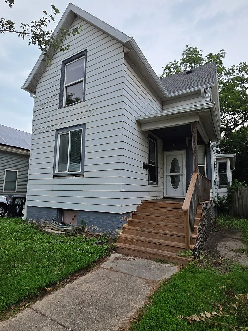 Ginormous 6 Bed Single Family Home | Main Level Laundry | Appliances Included | Rear Deck & Front... — Photo 1