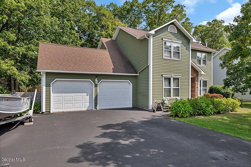 2nd image of 65 Magnolia Circle