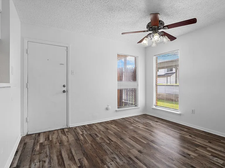 2207 Chase Ct — Photo 24