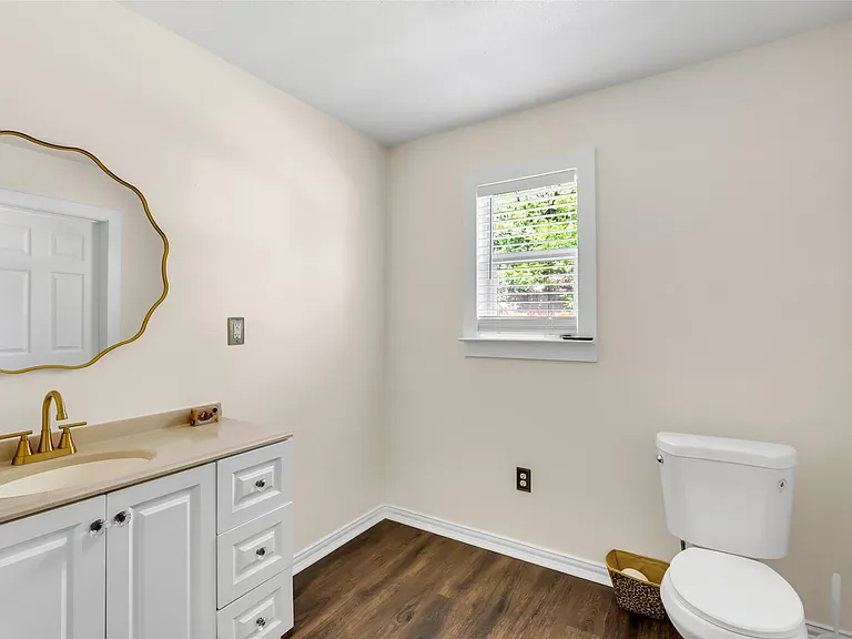 204 Kerry Rd — Photo 10