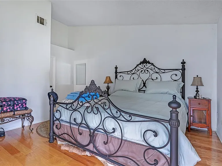 112 Lakepointe Cir — Photo 12