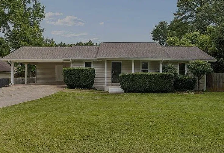 4 bed, 1734 sqft, $2,500 — Photo 1