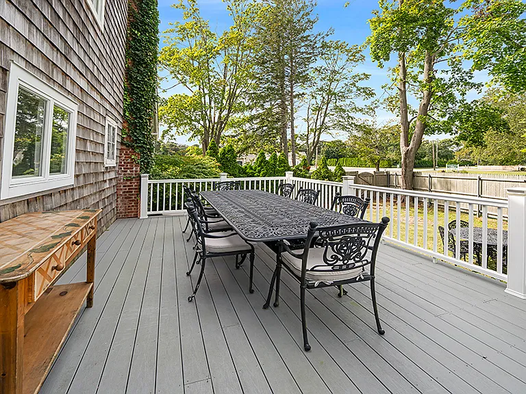Ponquogue Ave — Photo 27