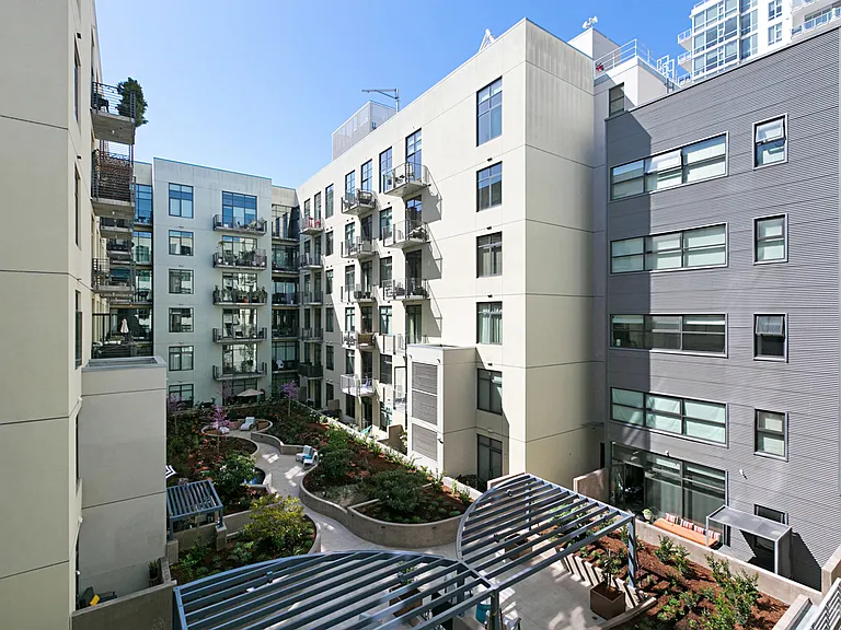 527 10th Ave #410 — Photo 32