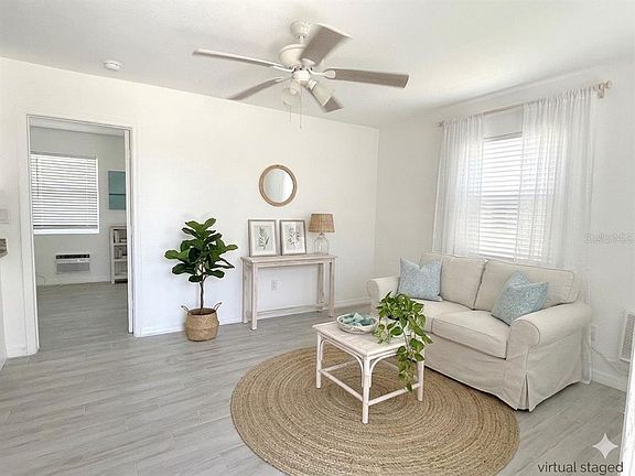4th image of 24 Lynn Way #24