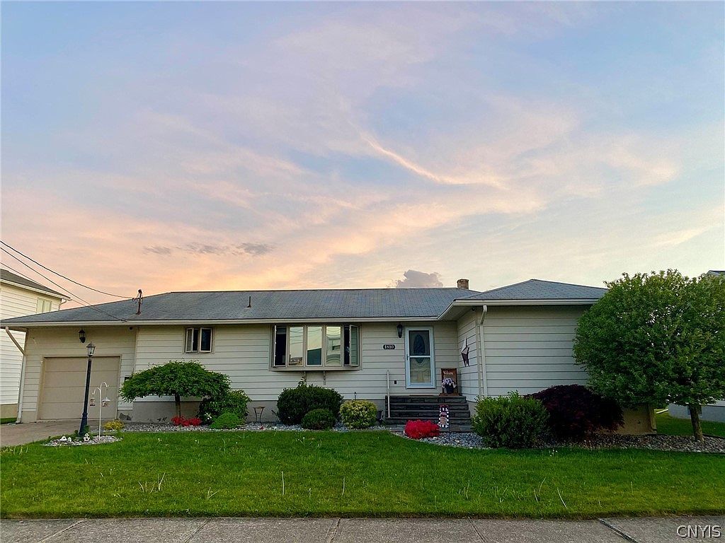 1810 Girard St, Utica, NY 13501 Zillow
