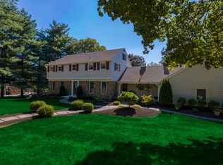 40 Lochwood Ln, West Chester, PA 19380