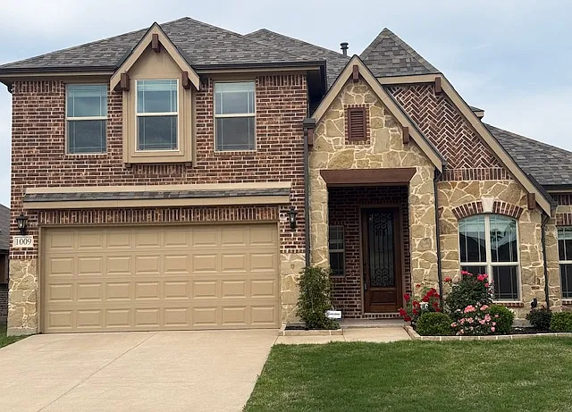 1009 Tree Shadow Ln — Photo 1