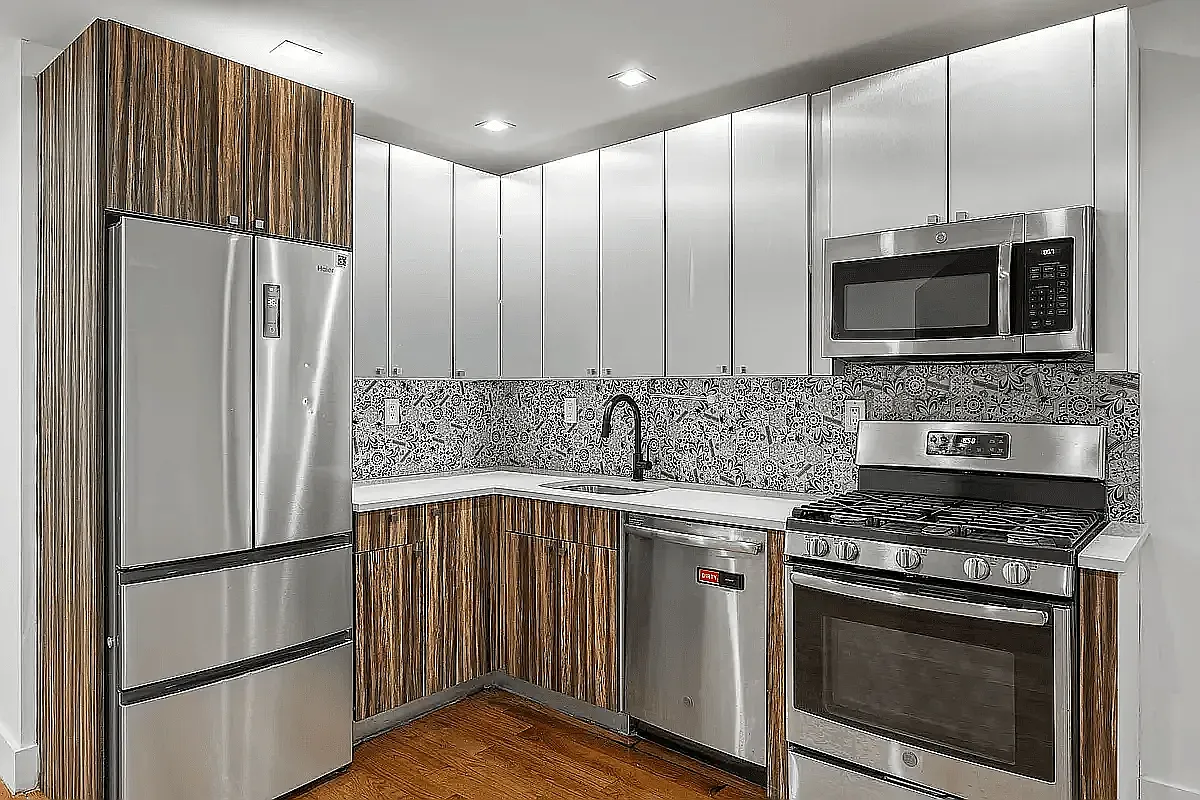 1127 Halsey Street — Photo 2