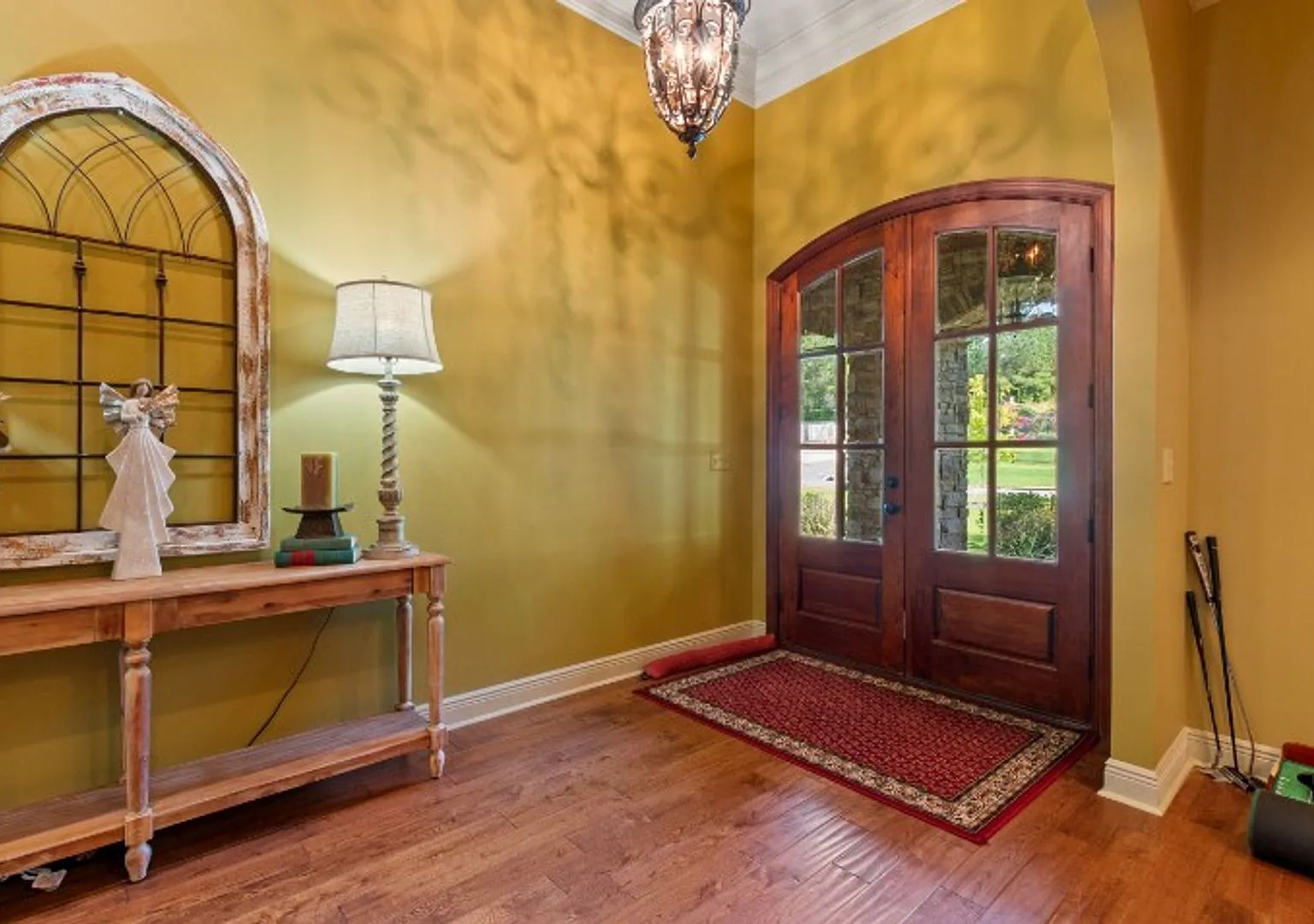 Modern Luxury Timeless Elegance — Photo 2