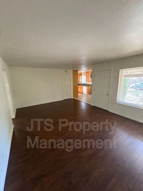 2 bed, 1.0 bath, 1015 sqft, $1,995 — Photo 2