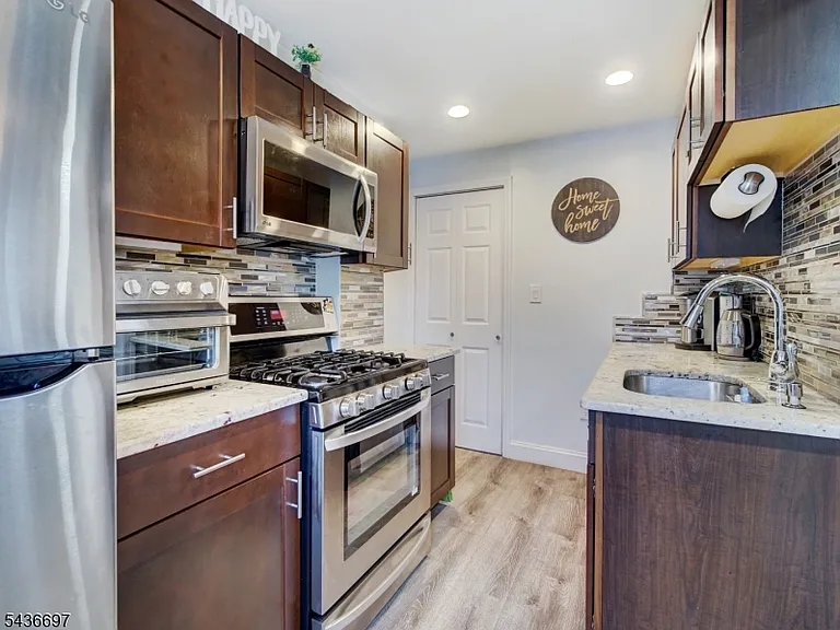 605 Crescent Dr — Photo 9