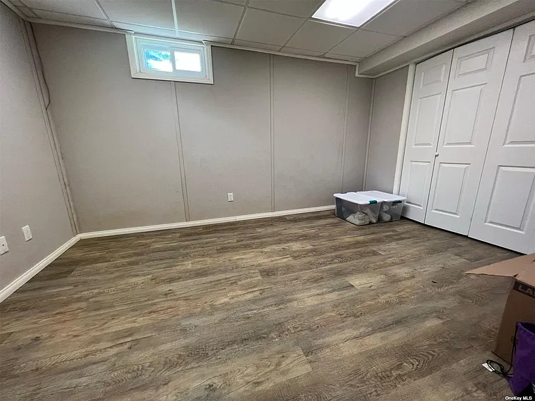 35 Willis Ave — Photo 21