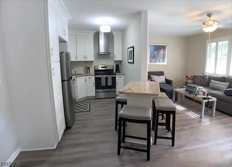 1 bed, 2.0 bath, $2,400 — Photo 4