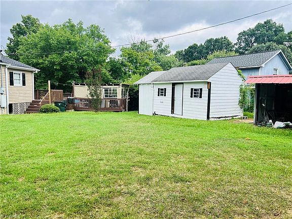 5th image of 708 Piedmont Way