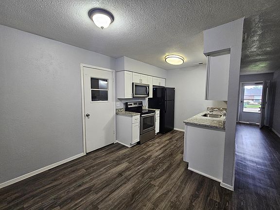 5th image of 15139 Marsha Dr