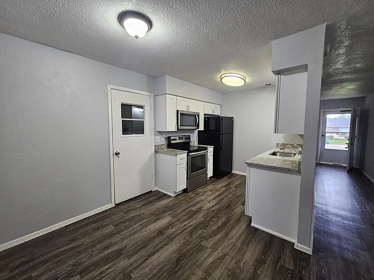 15139 Marsha Dr — Photo 5