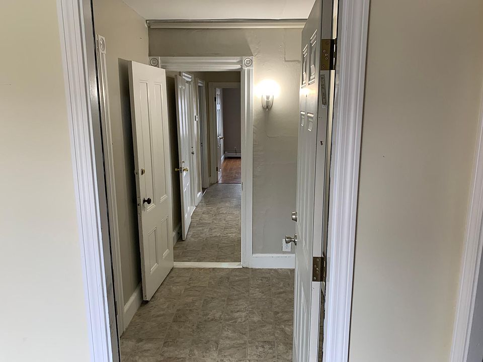 1st image of 95 Clarence St Floor 3