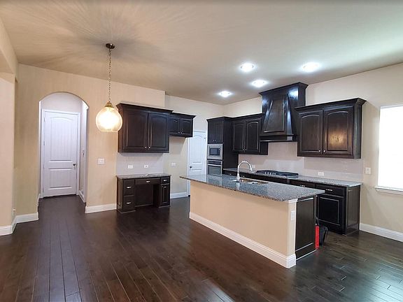 4th image of 3805 Walden Dr