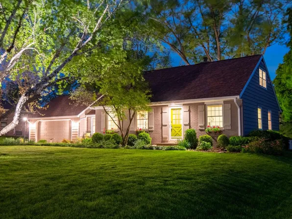 1245 North 121st STREET, Wauwatosa, WI 53226