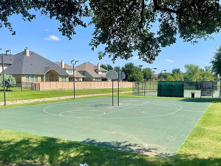 4517 Chestnut Meadows Bnd — Photo 38