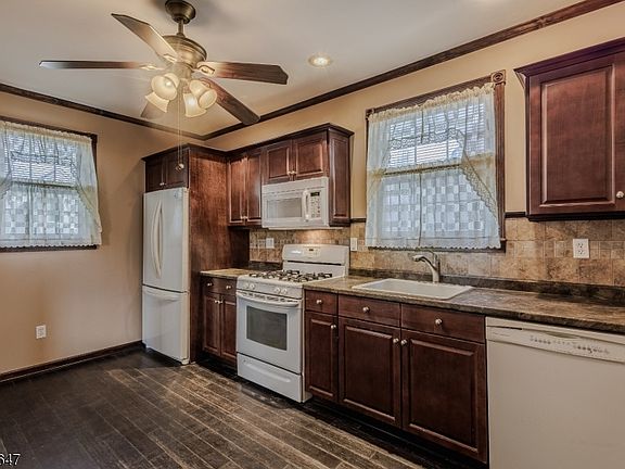 4th image of 960 Moessner Ave