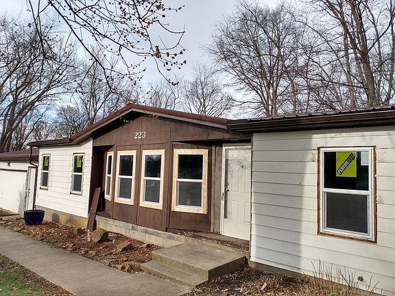 2nd image of 223 Hilltop Dr NE